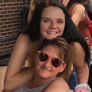 Meet your Posher, Crystal